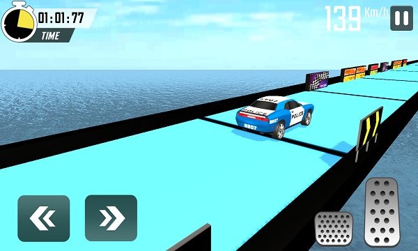 警车特技大坡道(Police Car Stunts: Mega Ramp Free Car Racing Games) v1.40 安卓版1