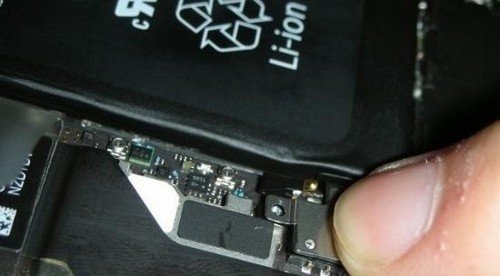 自己动手为iPhone 4s换电池的图解教程_绿色资源网